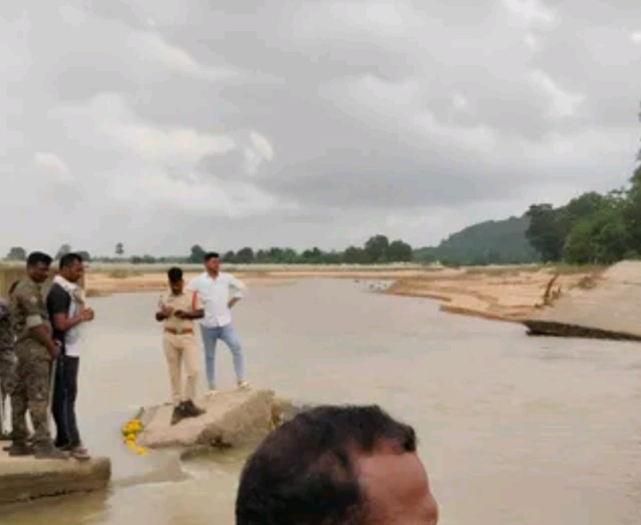 జంపన్నవాగులో యువకుడు గల్లంతు