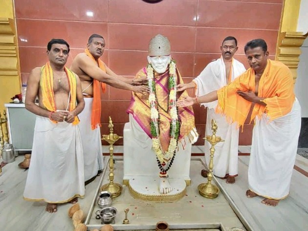ఆలయాల్లో ప్రత్యేక పూజలు, అన్నదానం