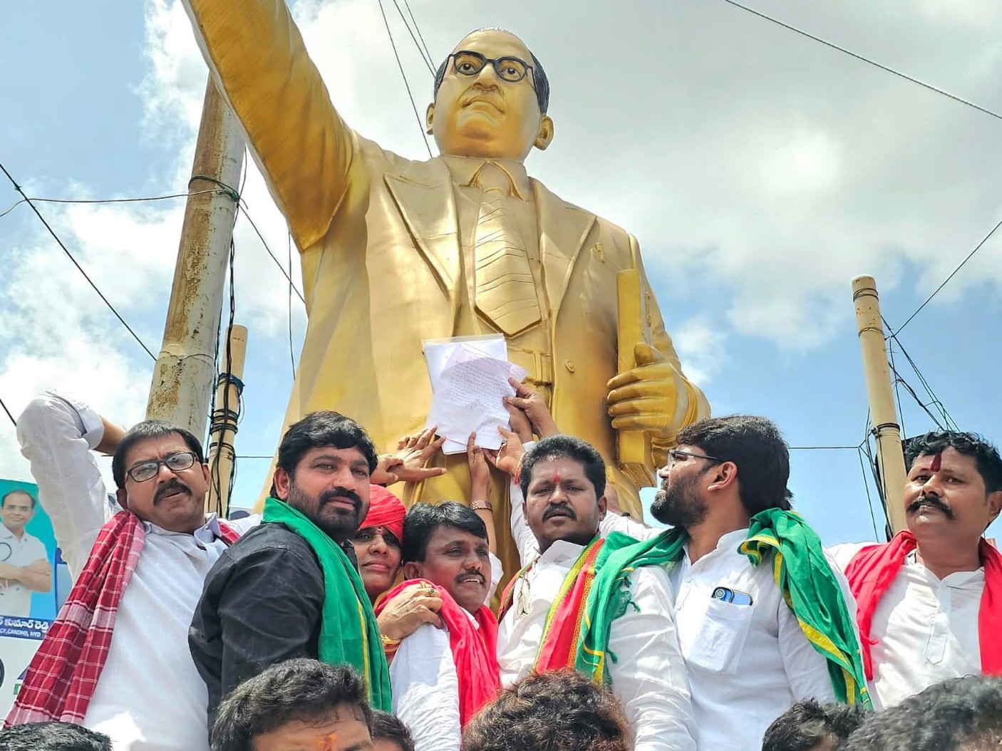 లంబాడీల జోలికొస్తే సహించేది లేదు డాక్టర్ రాజ్ కుమార్