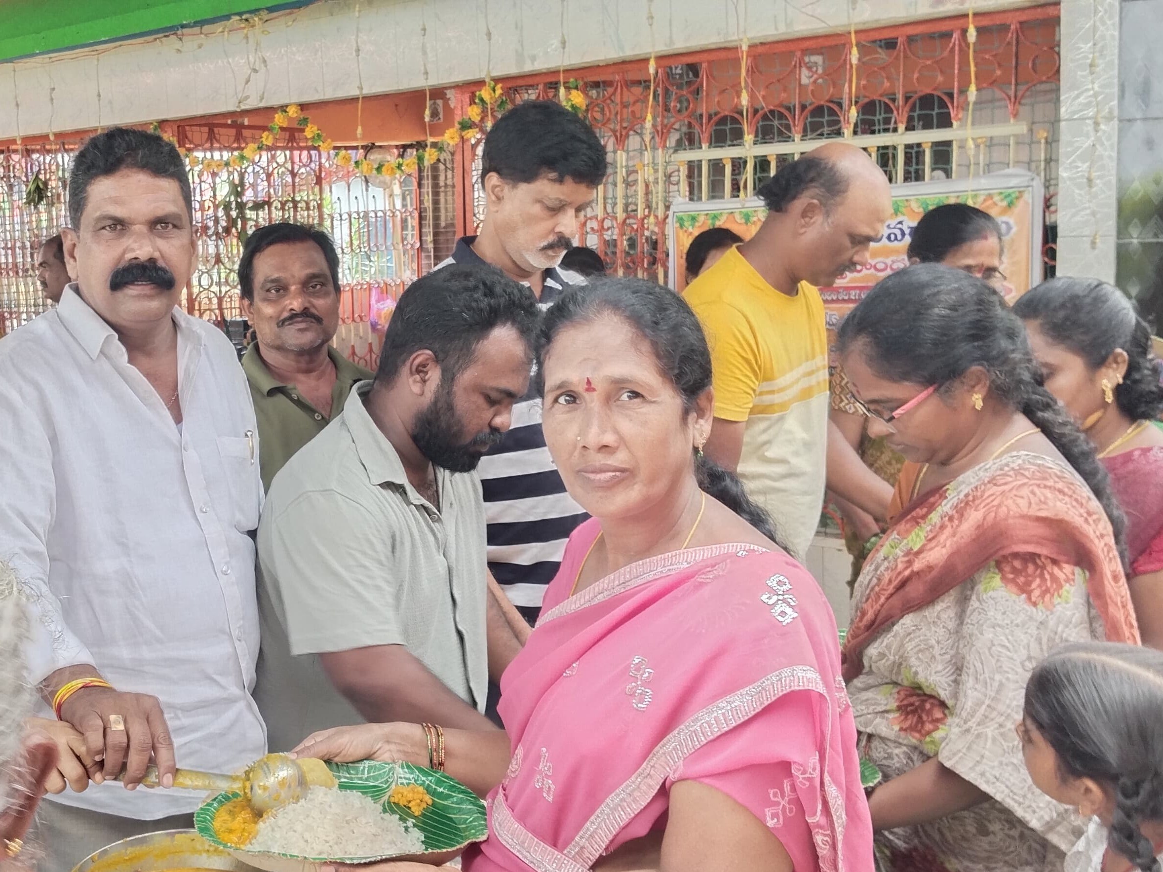 ఆకలి తీర్చడంలో ఉన్న సంతృప్తి మరెక్కడ లేదు