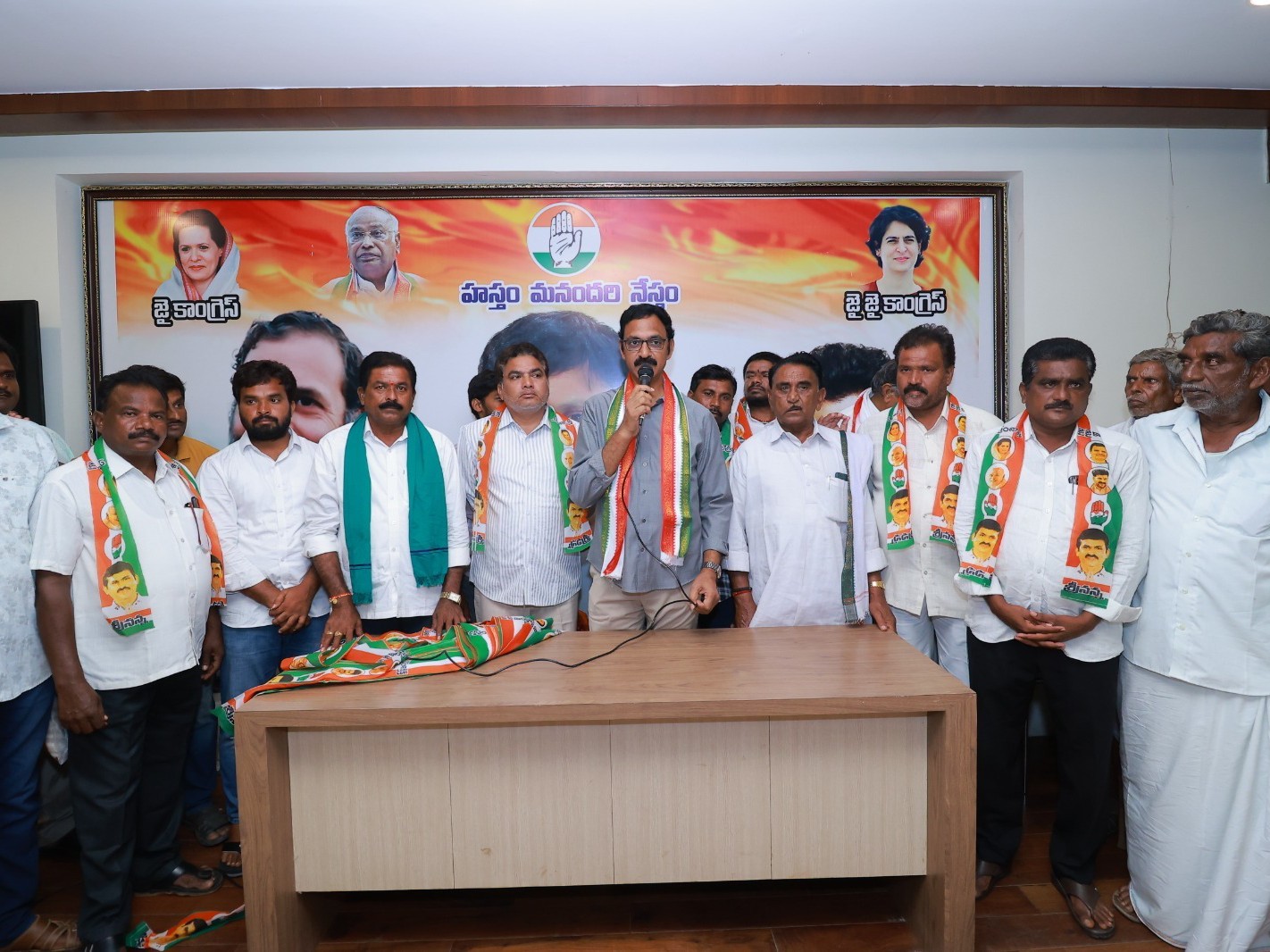 తుంబూరు దయాకర్ రెడ్డి సమక్షంలో కాంగ్రెస్‌లో చేరికలు