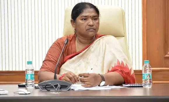 బీసీ బిల్లుకు బీజేపీ అడ్డుపడుతోంది: సీతక్క