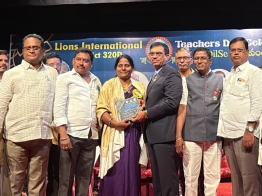 ఉత్తమ ఉపాధ్యాయురాలికి సన్మానం