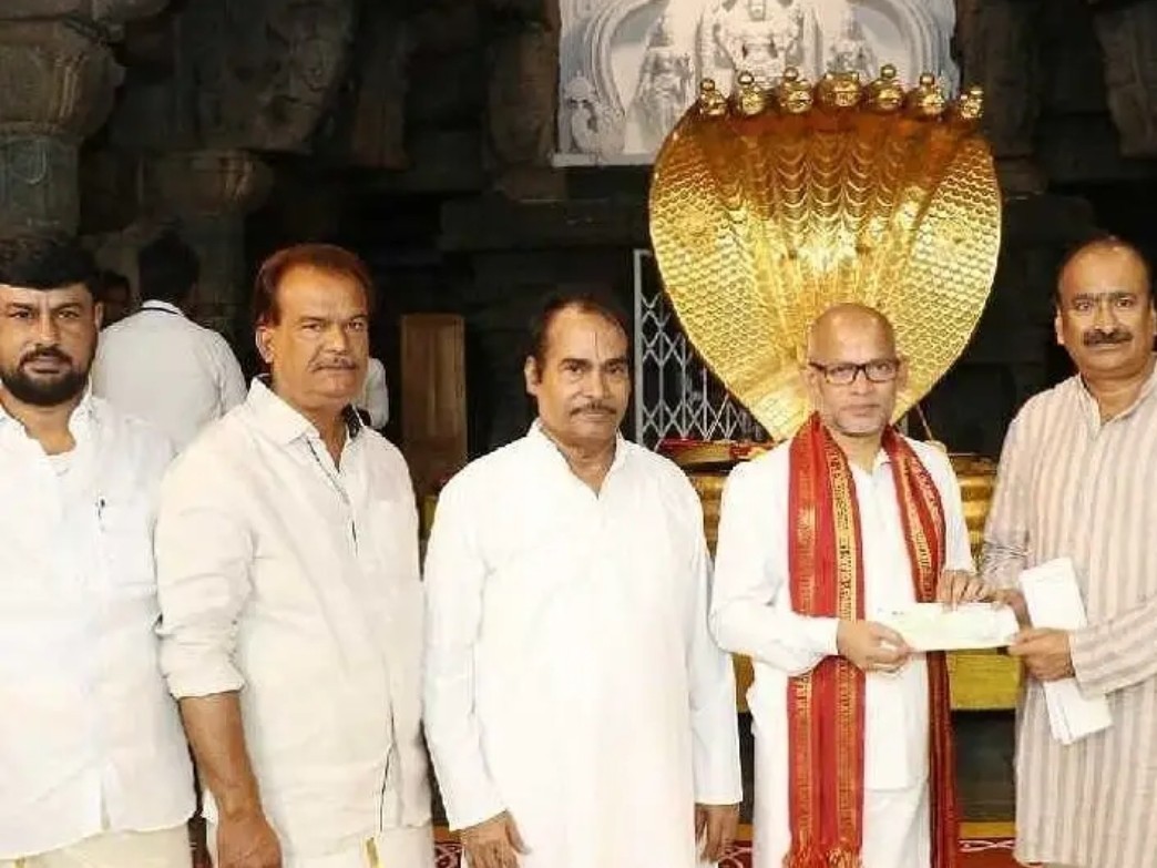 SV అన్నప్రసాదం ట్రస్టుకు రూ.10 లక్షల విరాళం