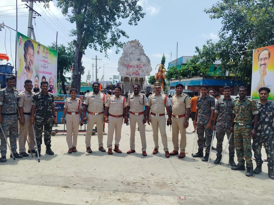 ‘సమిష్టి కృషితో ప్రశాంతంగా ముగిసిన నిమజ్జనం’