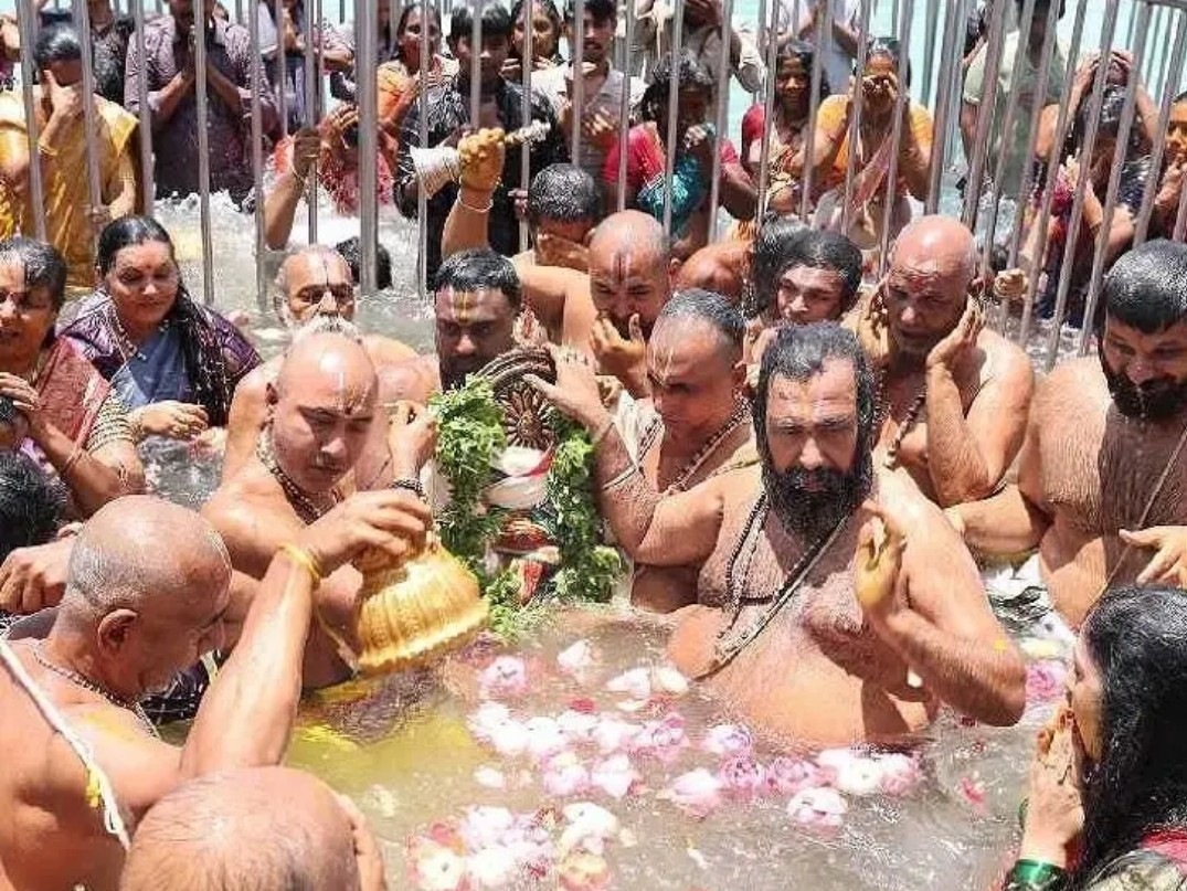 తిరుచానూరులో వైభవంగా చక్రస్నానం
