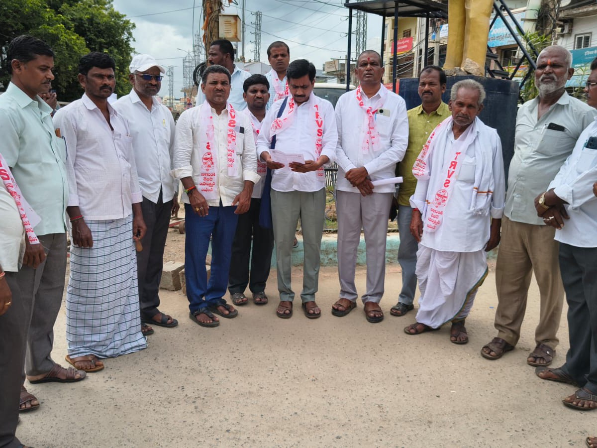 ‘వారిపై హత్యాయత్నం కేసు నమోదు చేయాలి’