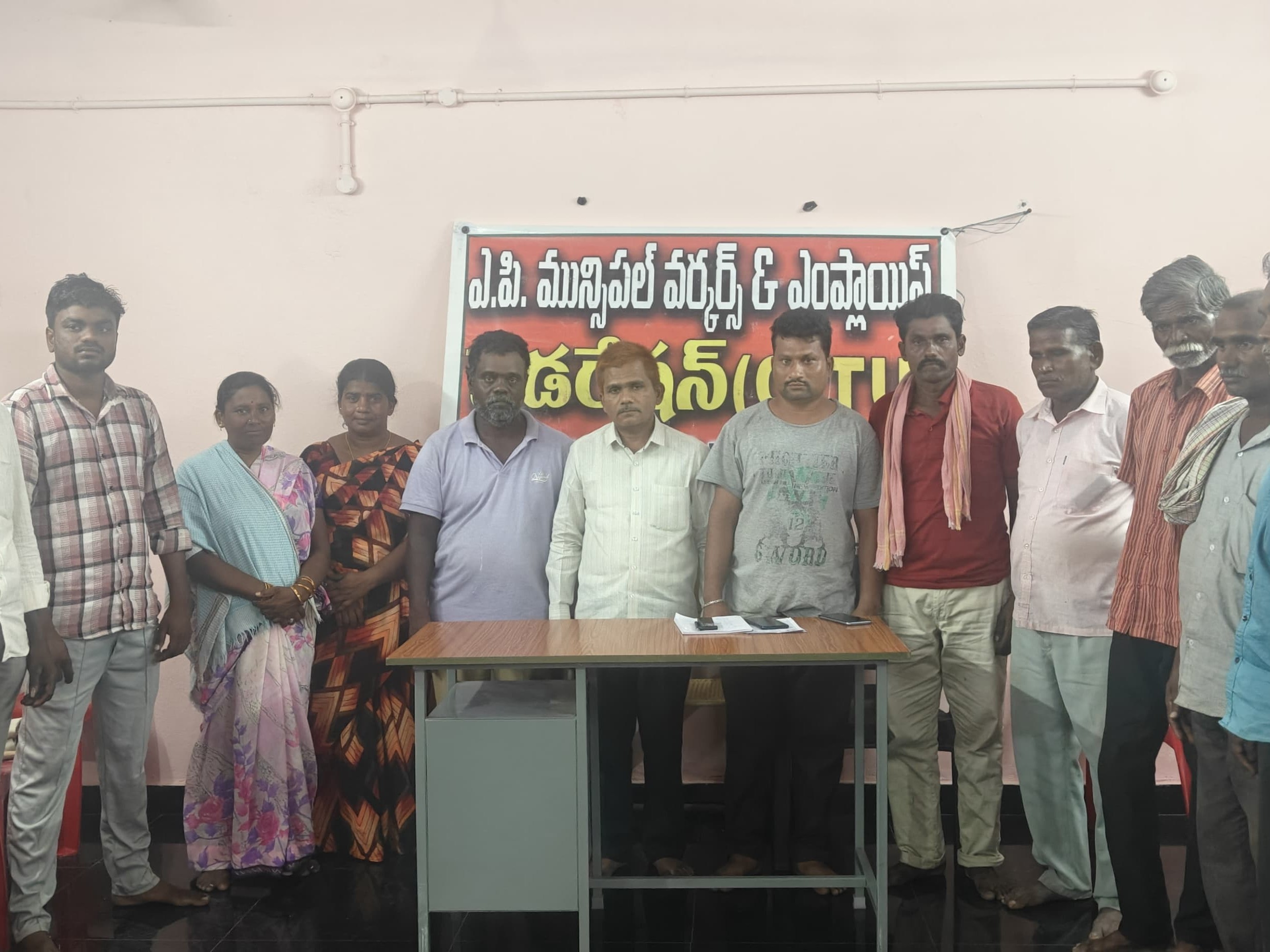 ఆ కార్మికులను పనిలో చేర్చుకోవాలి: సీఐటీయూ
