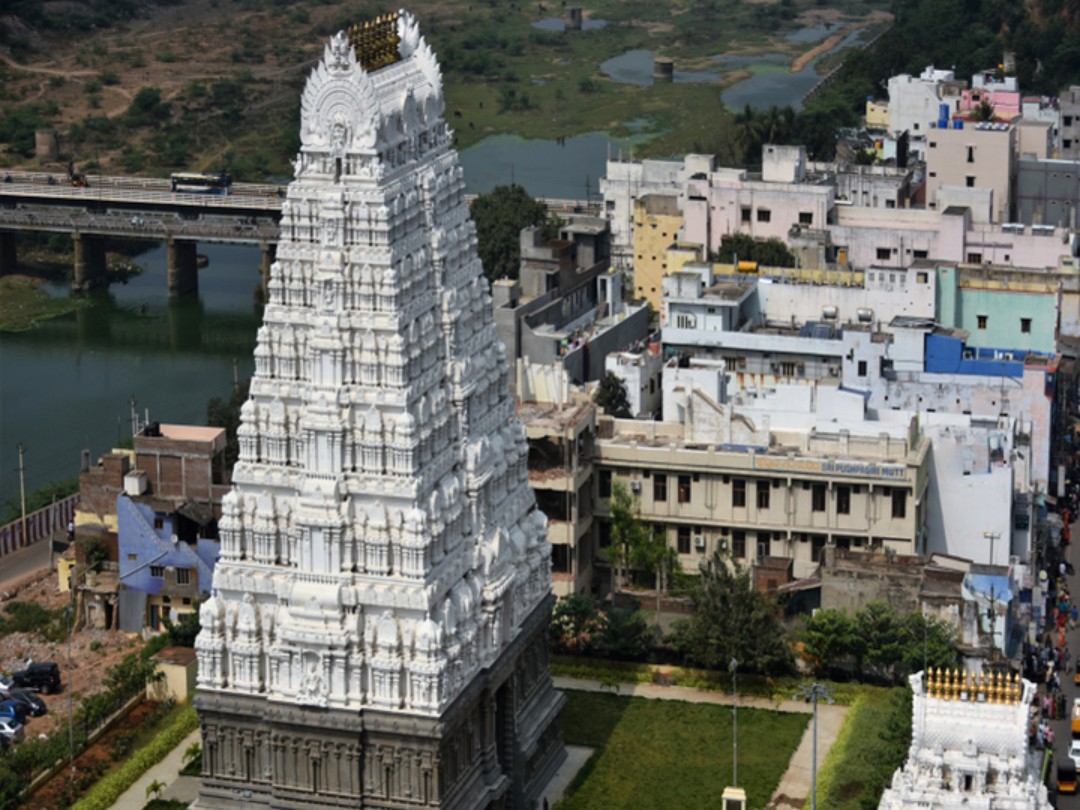 గ్రహణం.. తెరిచి ఉంచే ఒకే ఒక్క ఆలయం ఇదే !