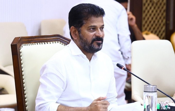 పార్టీ ఫిరాయించిన ఎమ్మెల్యేలతో రేవంత్ భేటీ