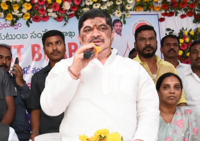 గురుకుల పాఠశాలలో మంత్రుల ఆకస్మిక తనిఖీ