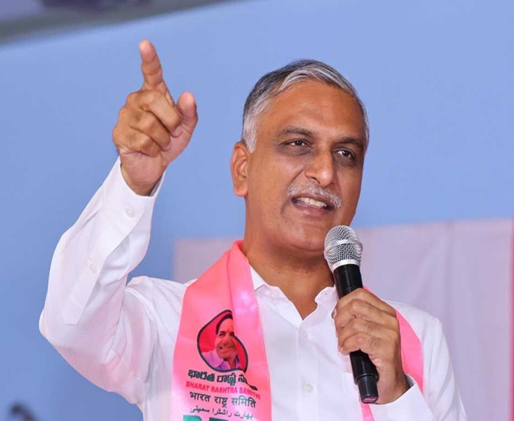 ఉద్యోగులకు జీతాల్లేవ్: హరీశ్ రావు