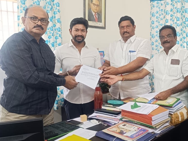 డీఎస్పీని కలిసిన వైసీపీ నేతలు