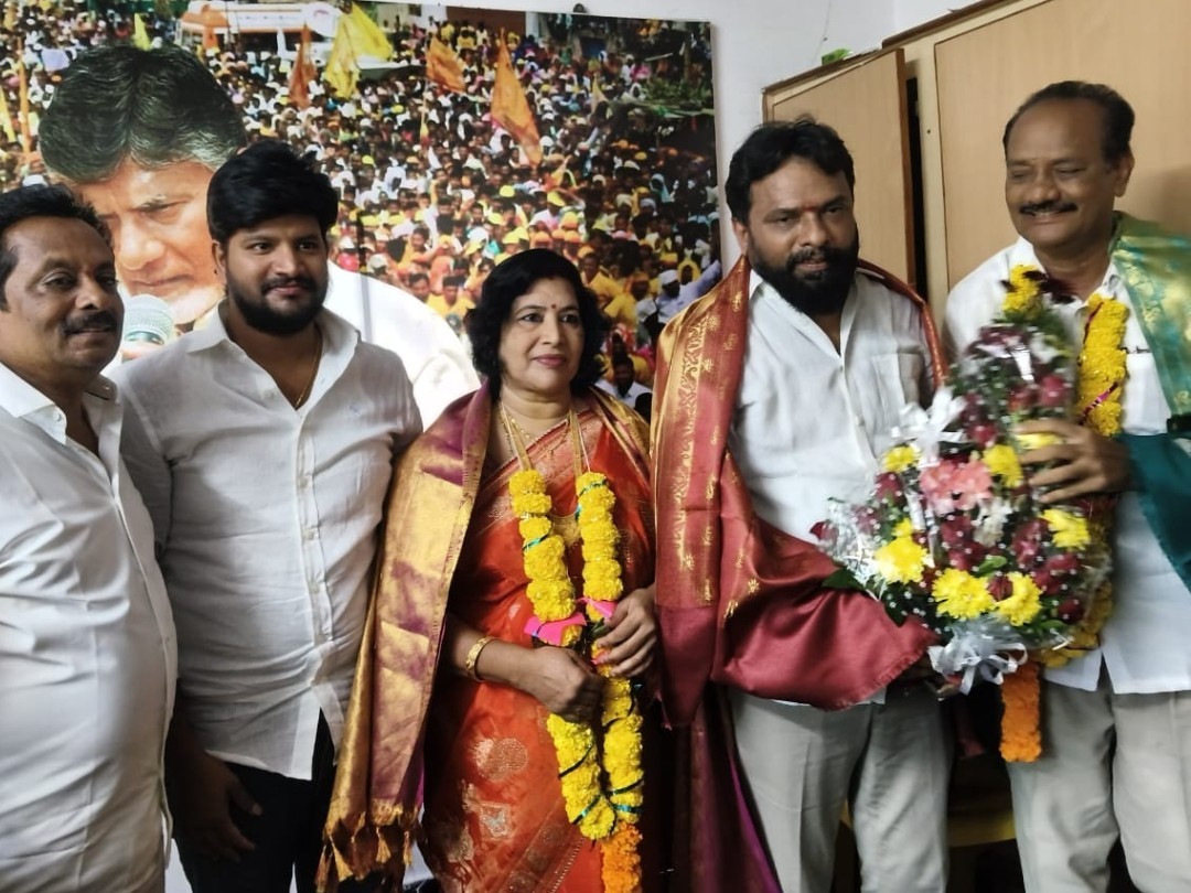 మంత్రిని కలిసిన నాటక అకాడమీ డైరెక్టర్