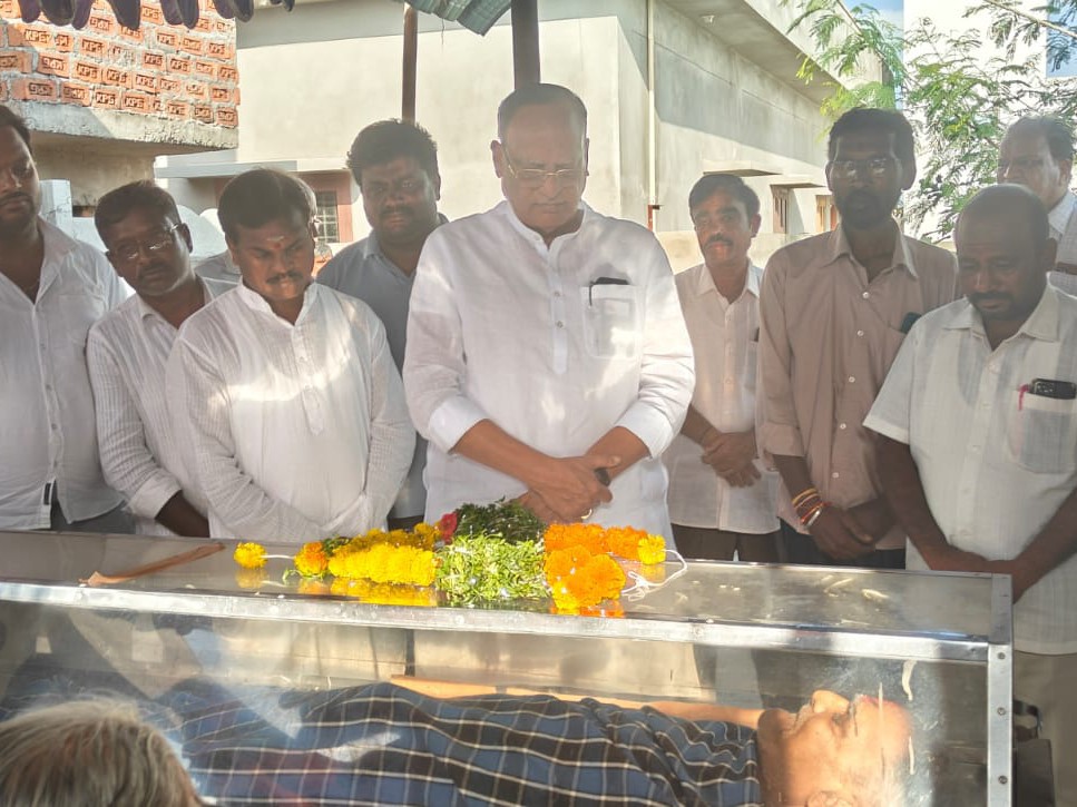 నివాళులు అర్పించిన మండలి ఛైర్మెన్ గుత్తా