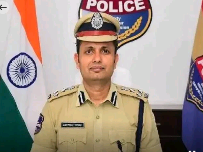 పోలీస్ అధికారులకు అభినందనలు