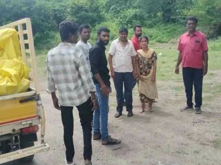 పర్యాటకులపై తేనెటీగల దాడి.. 30 మందికి గాయాలు