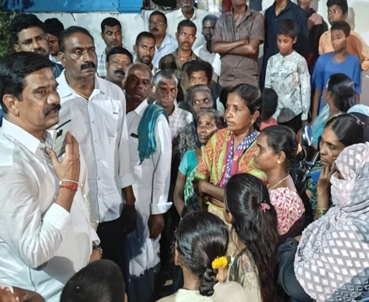 సమస్యలను పరిష్కరించాలని ఎమ్మెల్యేకి వినతి