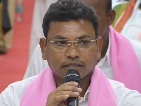 కార్యకర్తల కోసం ఎంత దూరమైనా వెళ్తా: మాజీ ఎమ్మెల్యే