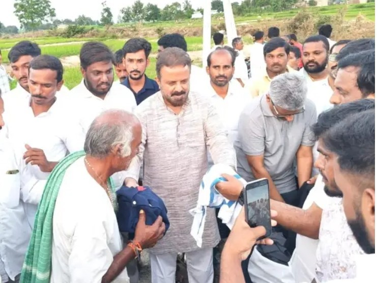‘కామారెడ్డి ప్రజలను కేసీఆర్ పరామర్శించకపోవడం సరికాదు’