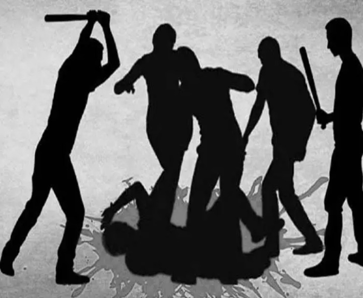 విశాఖ రైల్వేస్టేషన్ వద్ద ప్రయాణికుడిపై దాడి