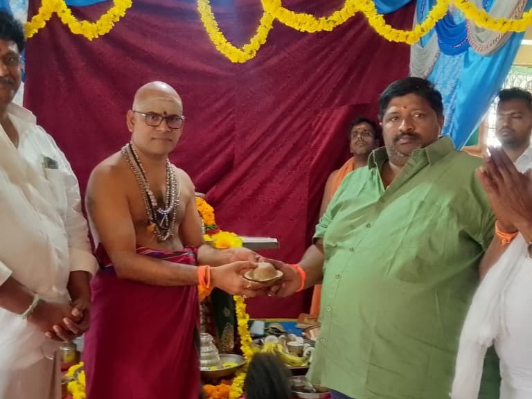 నారాయణస్వామి ఆలయాన్ని తెరిచిన పూజలI