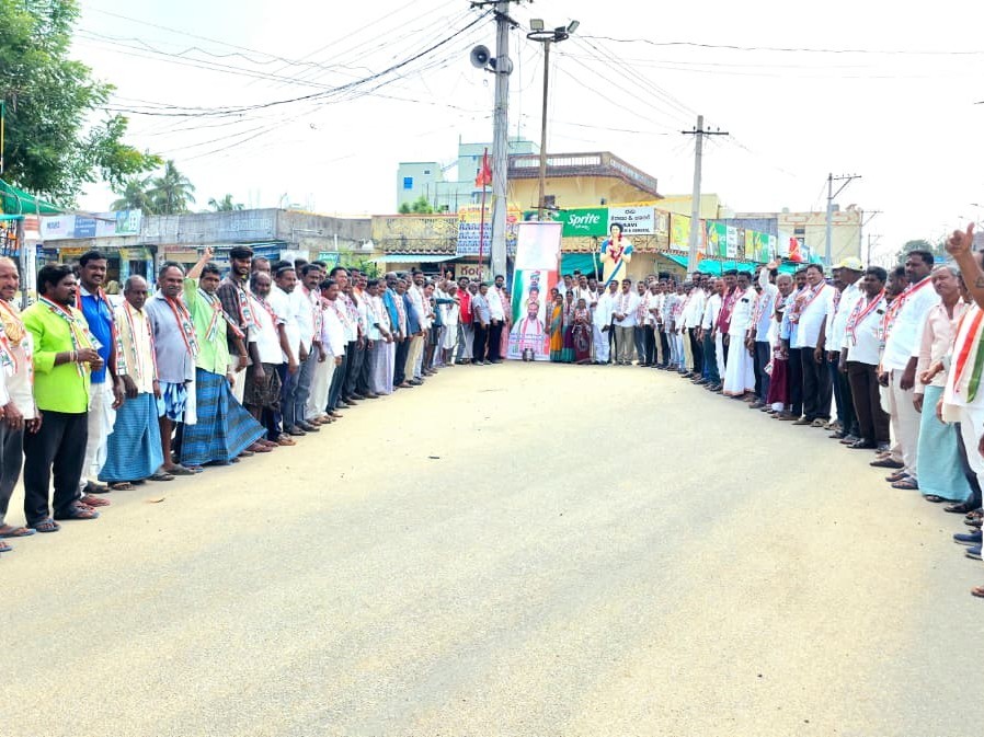 సీఎం రేవంత్ రెడ్డి చిత్రపటానికి క్షీరాభిషేకం