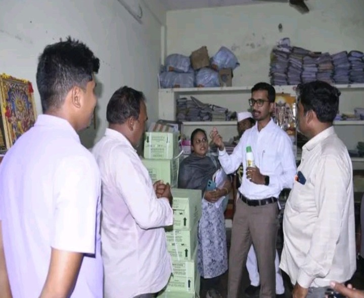 మార్క్ఫెడ్ స్టాక్ స్టోర్ అవేజ్ గోడౌన్ ను తనిఖీ చేసిన కలెక్టర్