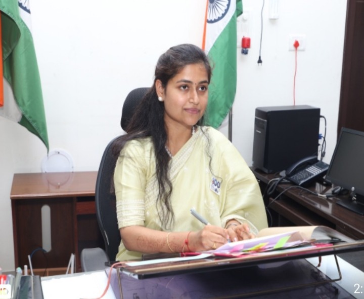 సెలవుపై వెళ్లిన మున్సిపల్ కమిషనర్