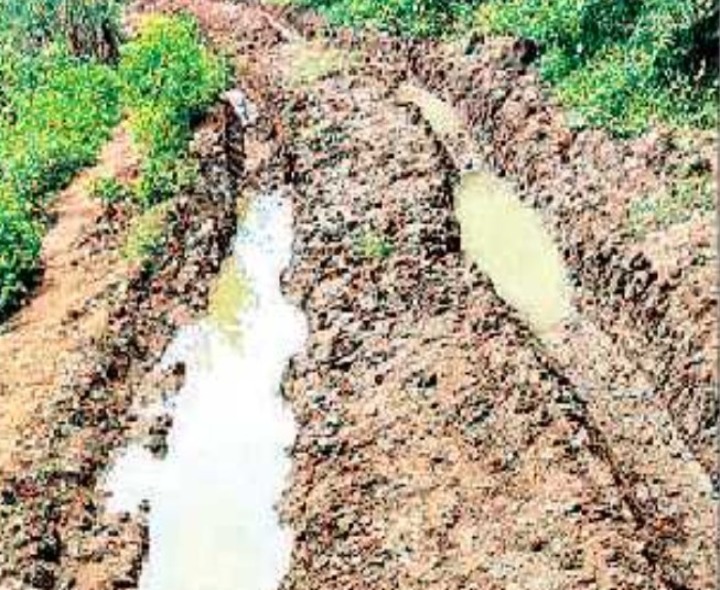‘రోడ్డును బాగుచేయండి సారు’