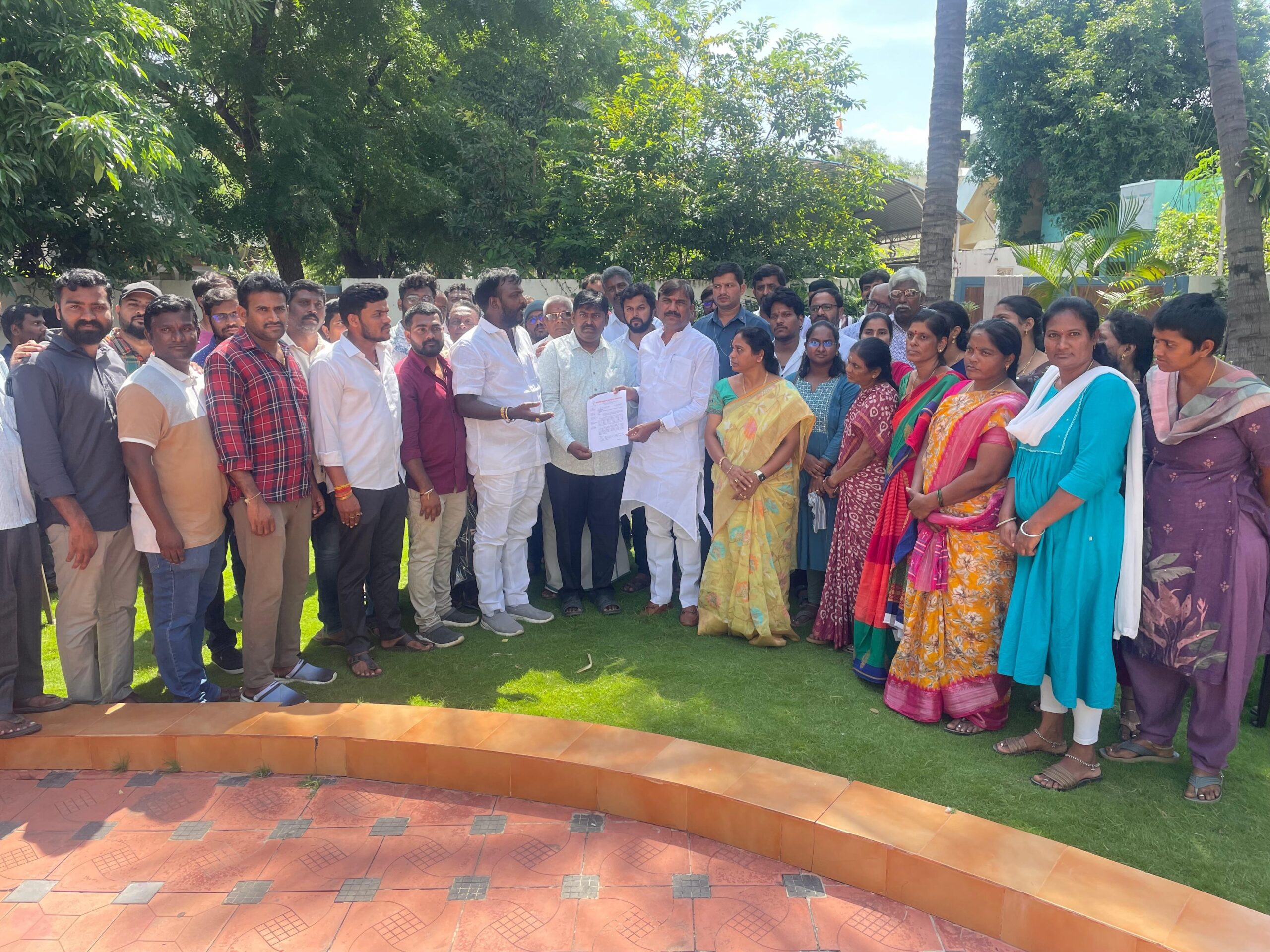 సమస్యలు పరిష్కరించాలని వినతి