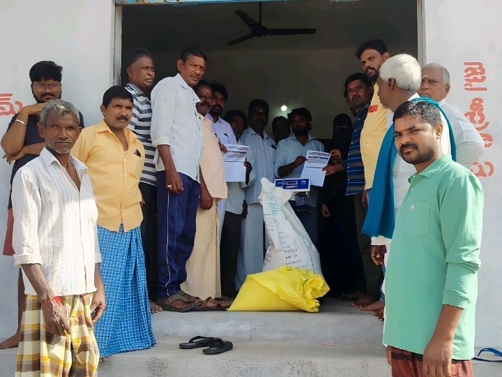 లబ్ధిదారులకు నూతన రేషన్ కార్డుల పంపిణీ