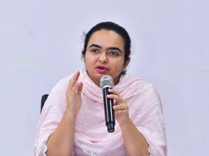 సచివాలయ సెక్రటరీలకు షోకాజ్‌ నోటీసులు