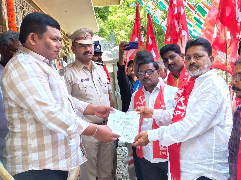 ‘రైతాంగానికి కొరత లేకుండా యూరియాను అందజేయాలి’