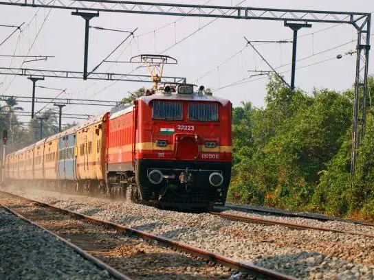 శ్రీకాకుళం మీదుగా నడిచే రైళ్లు రద్దు!