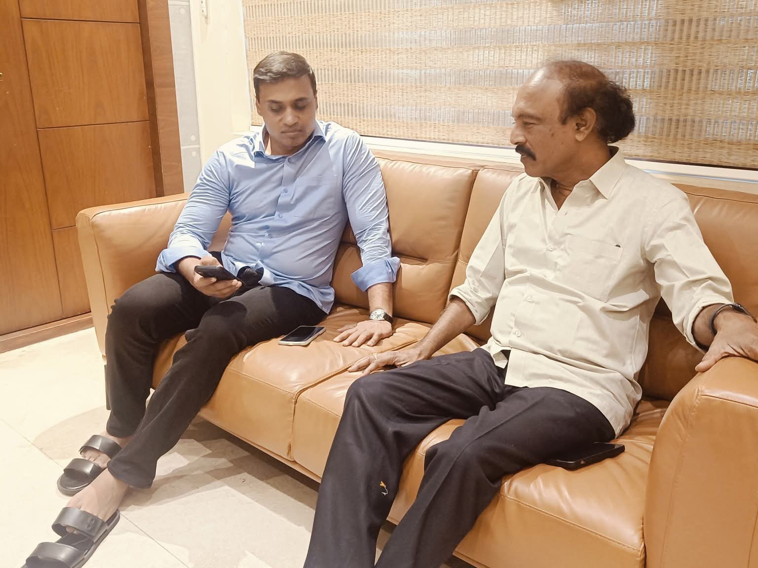 మిథున్ రెడ్డిని కలిసిన ఉరవకొండ మాజీ ఎమ్మెల్యే