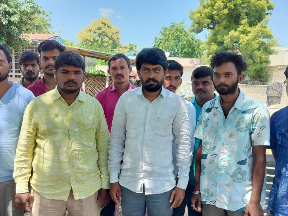 ‘హత్యాయత్నం చేసిన వారి పై చర్యలు తీసుకోవాలి’
