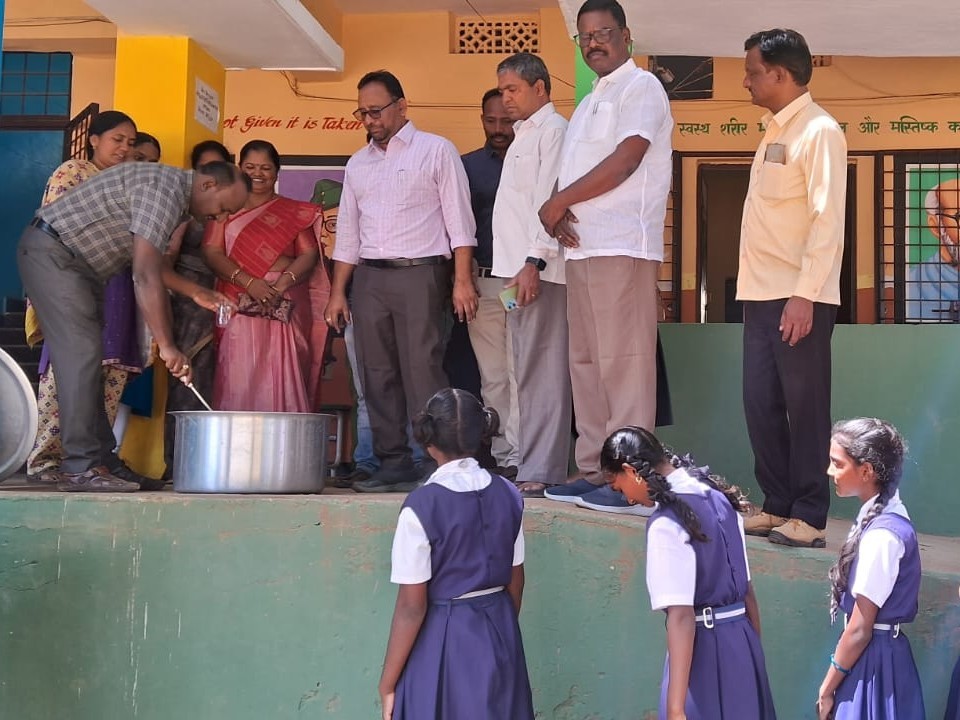 పోతిరెడ్డిపల్లి పాఠశాలలో రాగి జావ ప్రారంభించిన డీఈఓ