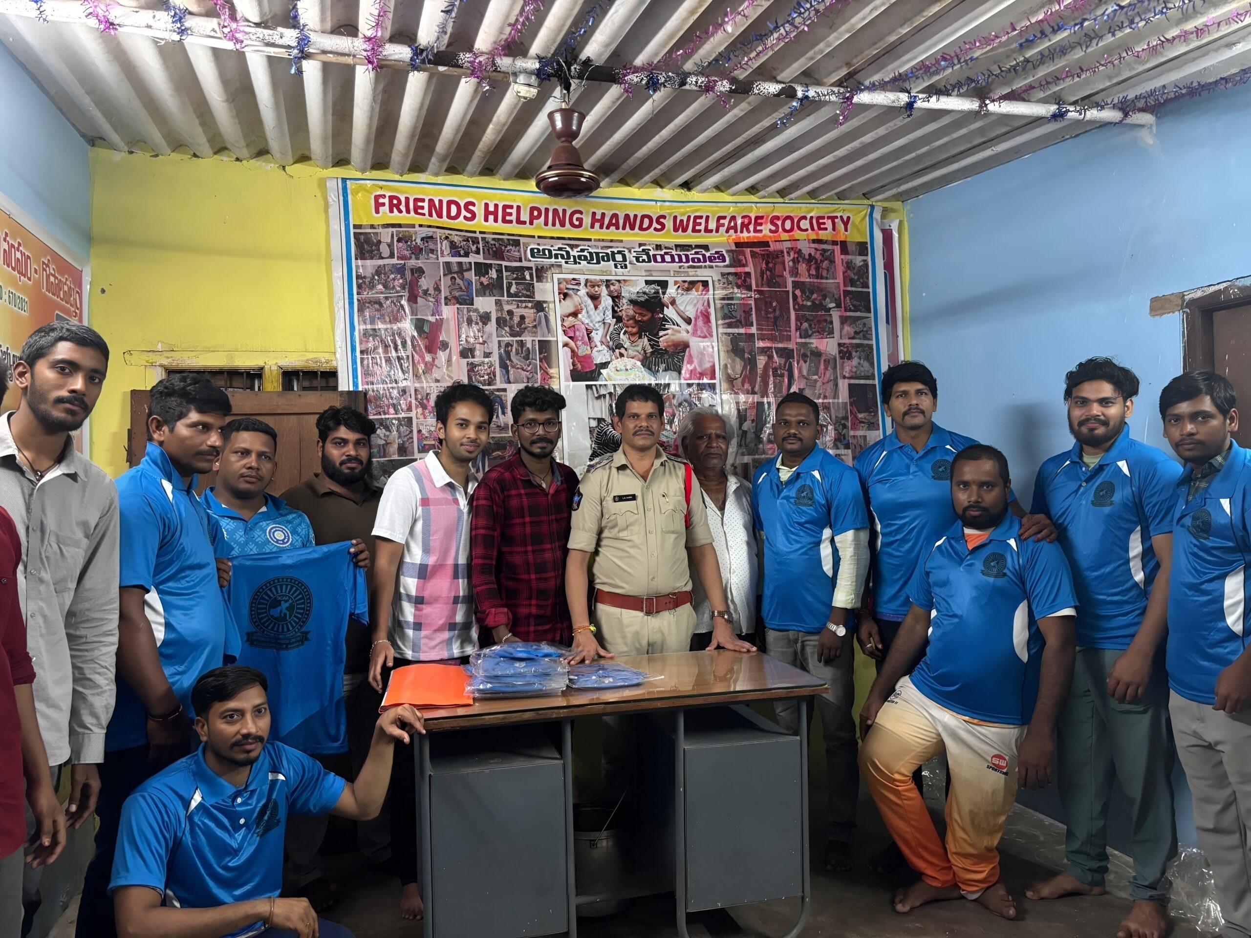 దివ్యాంగుల క్రికెట్ జట్టుకు జెర్సీలు అందజేత