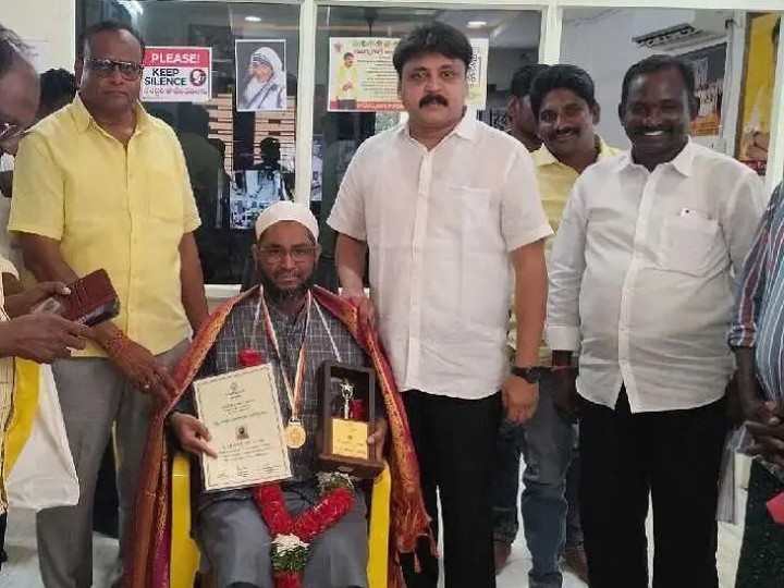 ఉత్తమ ఉపాధ్యాయుడు పాషాకు సన్మానం
