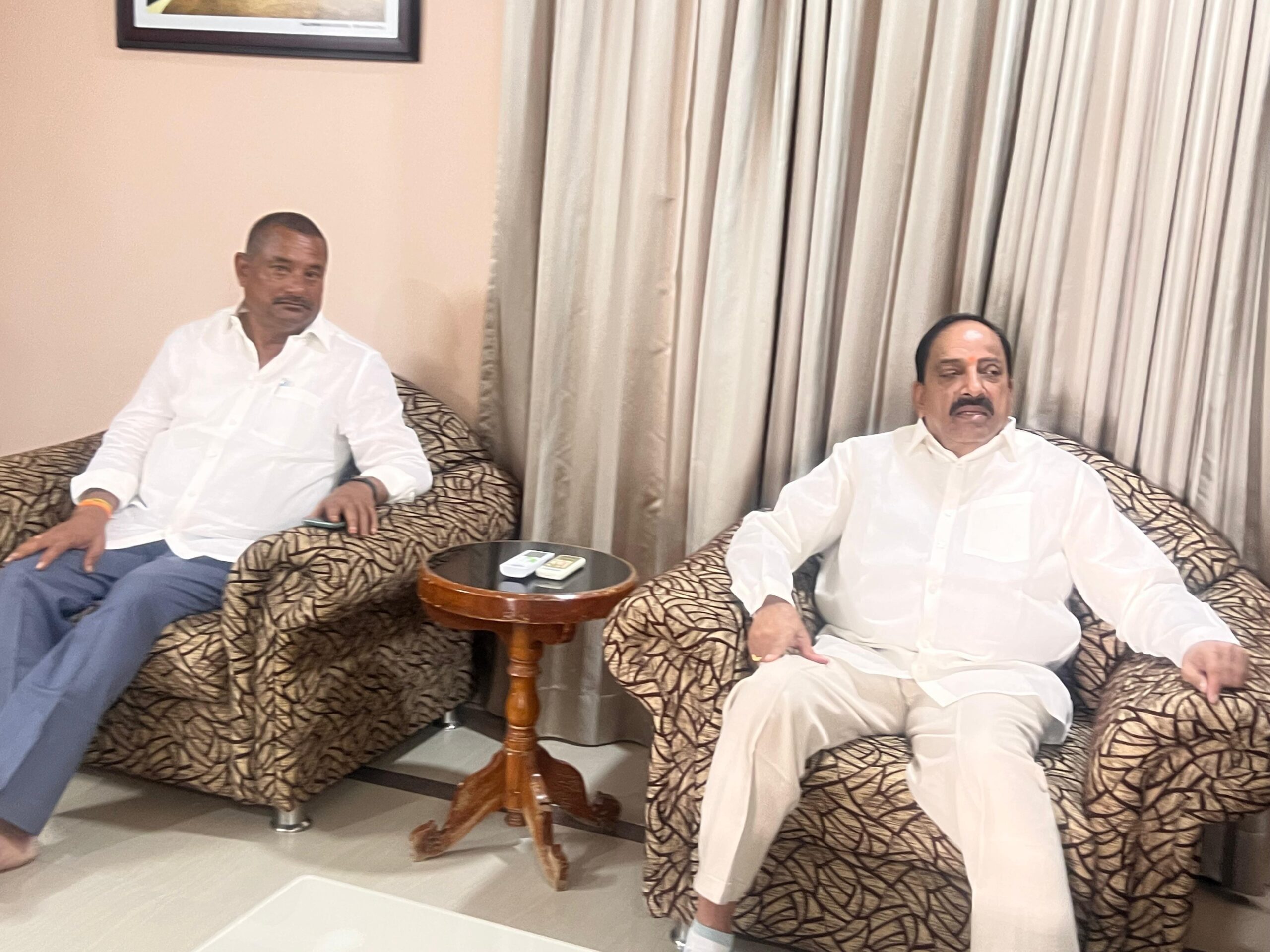 మంత్రి తుమ్మలను కలిసిన ఎమ్మెల్యే బీఎల్ఆర్