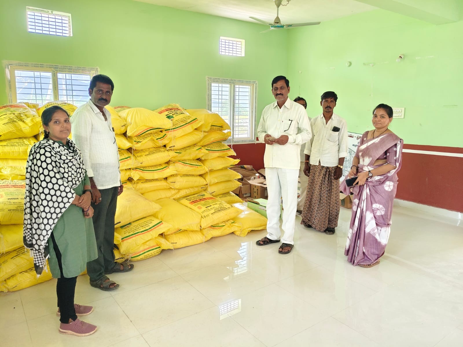 ‘రైతులు అసత్య ప్రచారాలు నమ్మవద్దు’