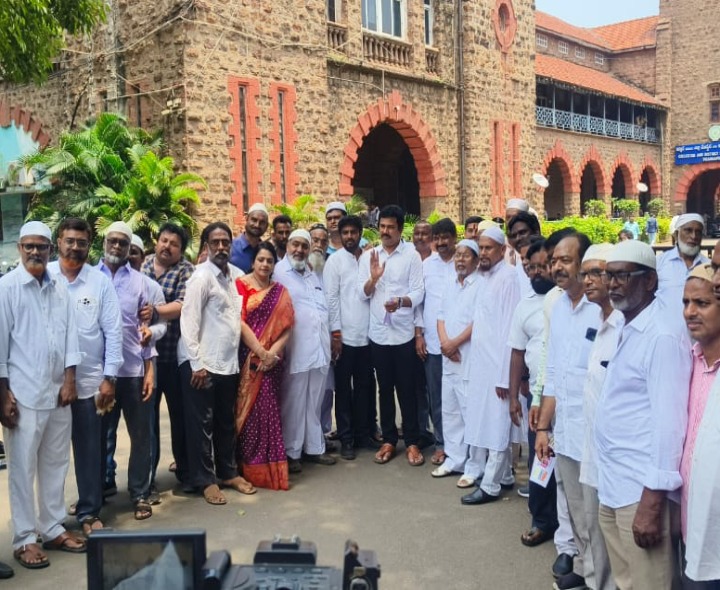 ‘ఇమామ్‌లు, మౌజన్‌లకు బకాయిల చెల్లించాలి’