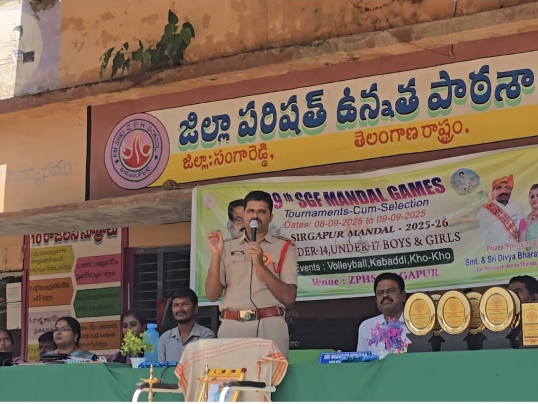 విద్యార్థులు క్రమశిక్షణ తప్పనిసరి: సీఐ