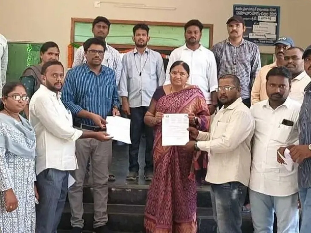 సచివాలయ ఉద్యోగుల నిరసన