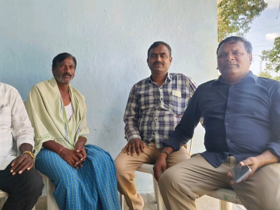 మాజీ సర్పంచ్ కుటుంబానికి బీజేపీ నేతల పరామర్శ