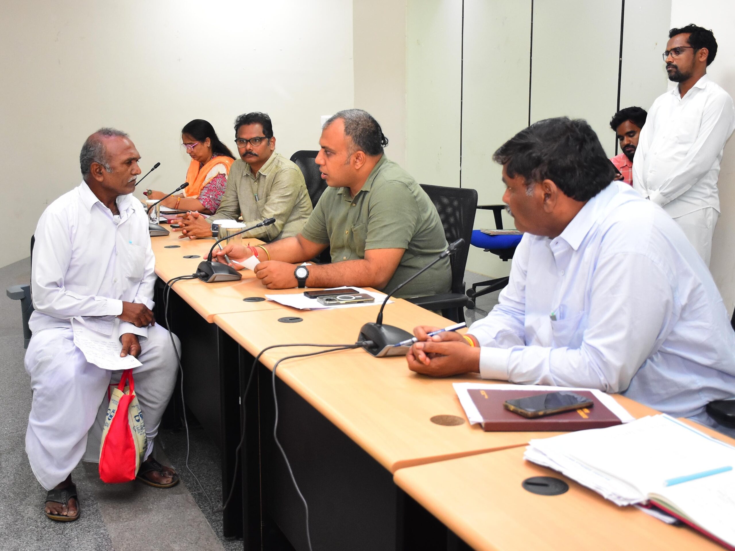 ‘జాప్యం లేకుండా సమస్యలు పరిష్కరించాలి’