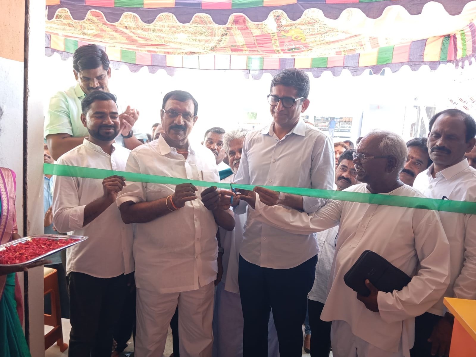 ‘రైతులు పాడి పరిశ్రమపై దృష్టి సారించాలి’