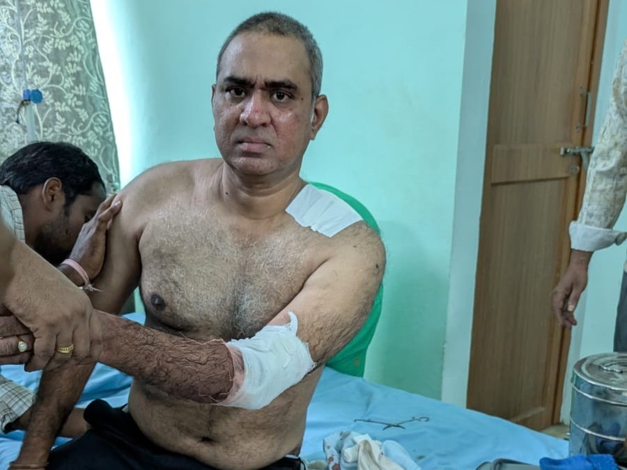 కత్తితో దాడి చేసిన విద్యార్థి