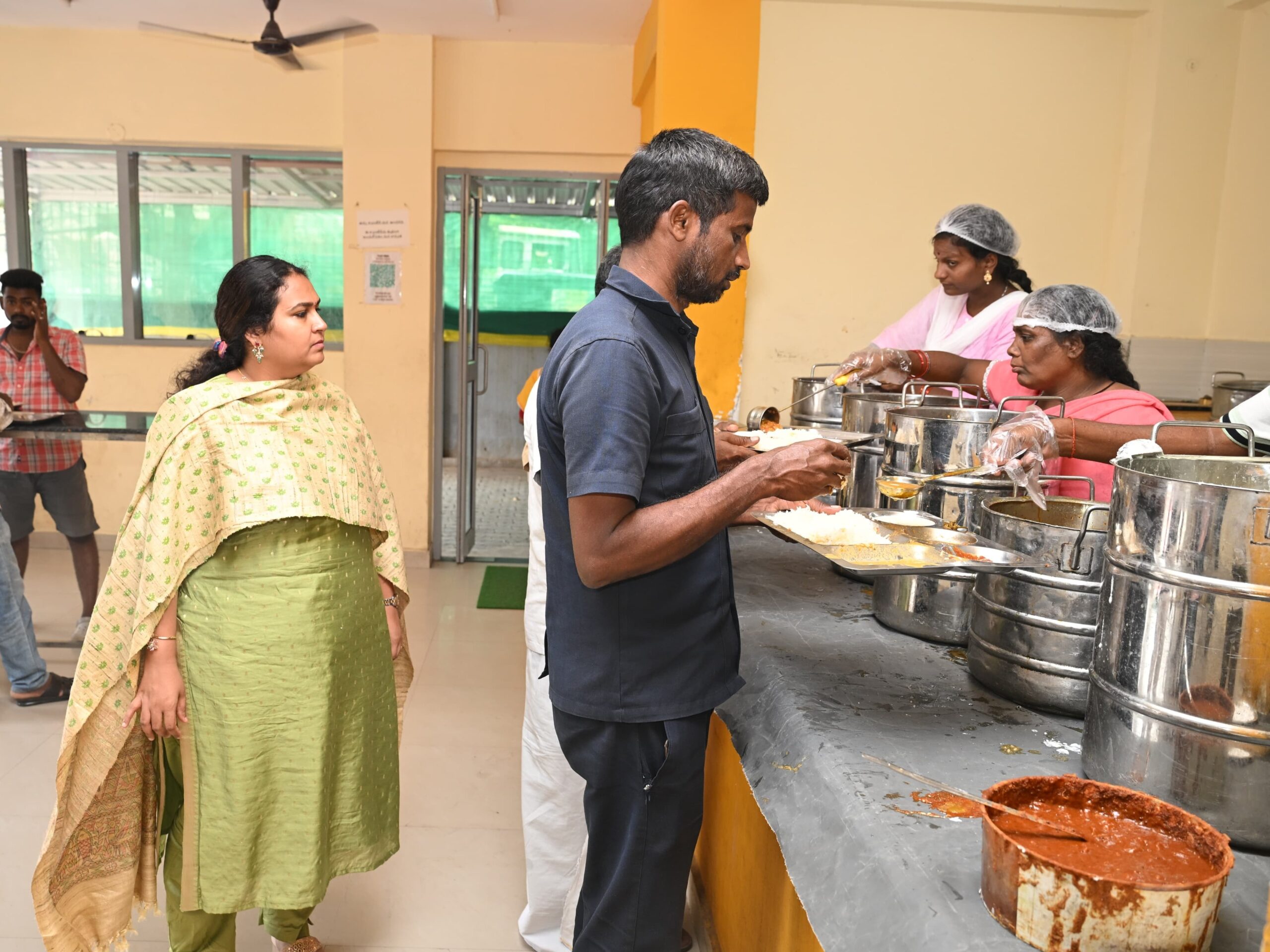 ఆహార పదార్థాలను వృధా చెయ్యొద్దండి: కమిషనర్